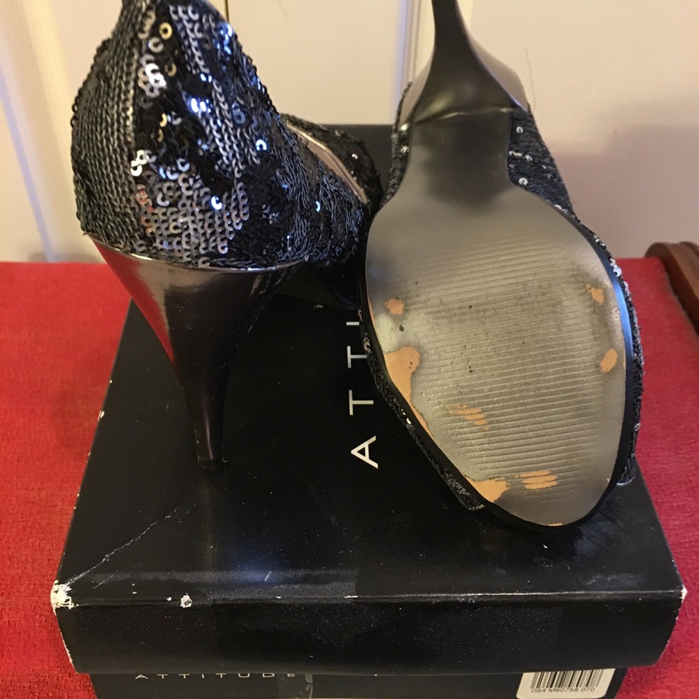 These shoes really give your attitude/ sequins shade black and silver
